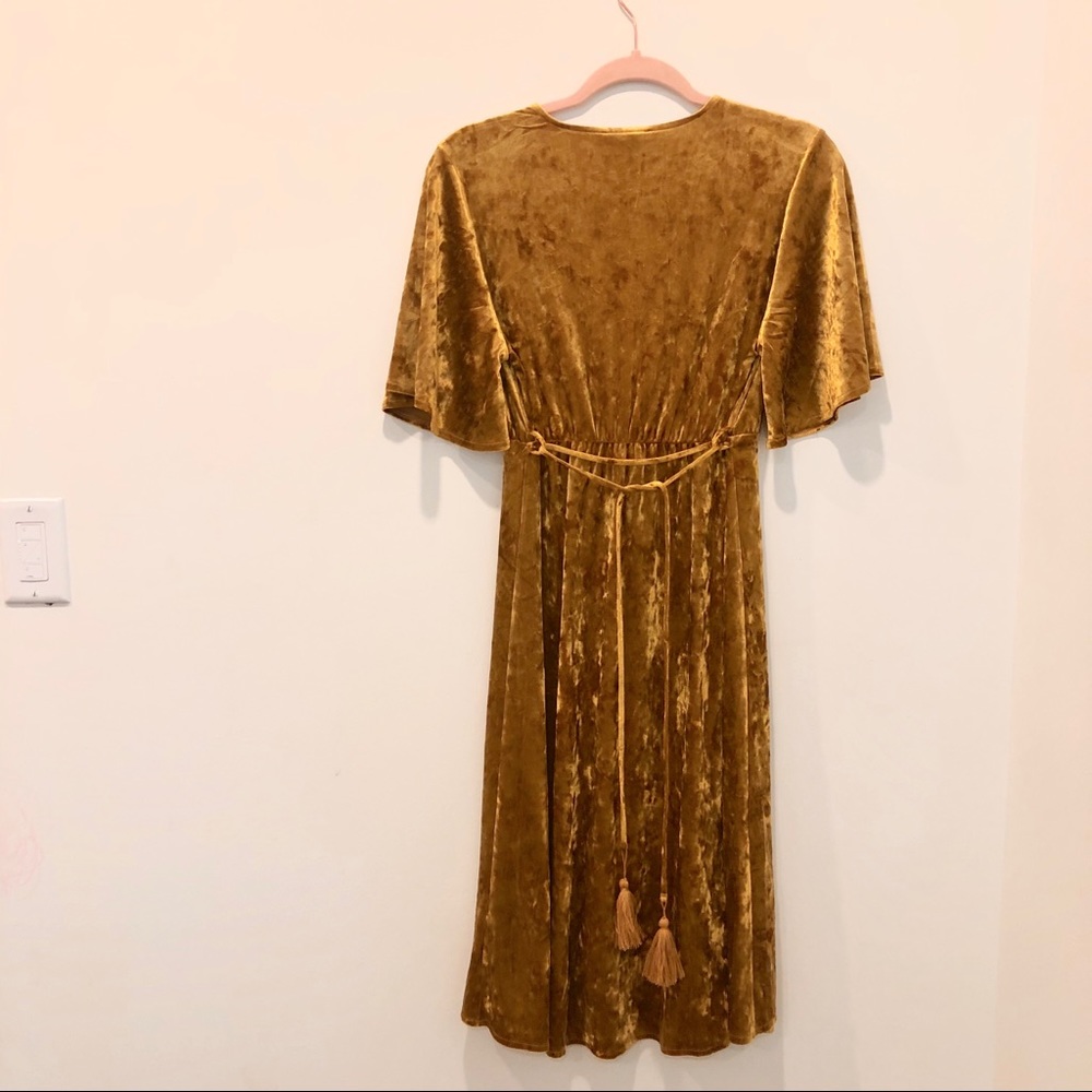 Forever 21 Gold Velvet Plunge Neckline Dress sz L - Picture 3 of 8